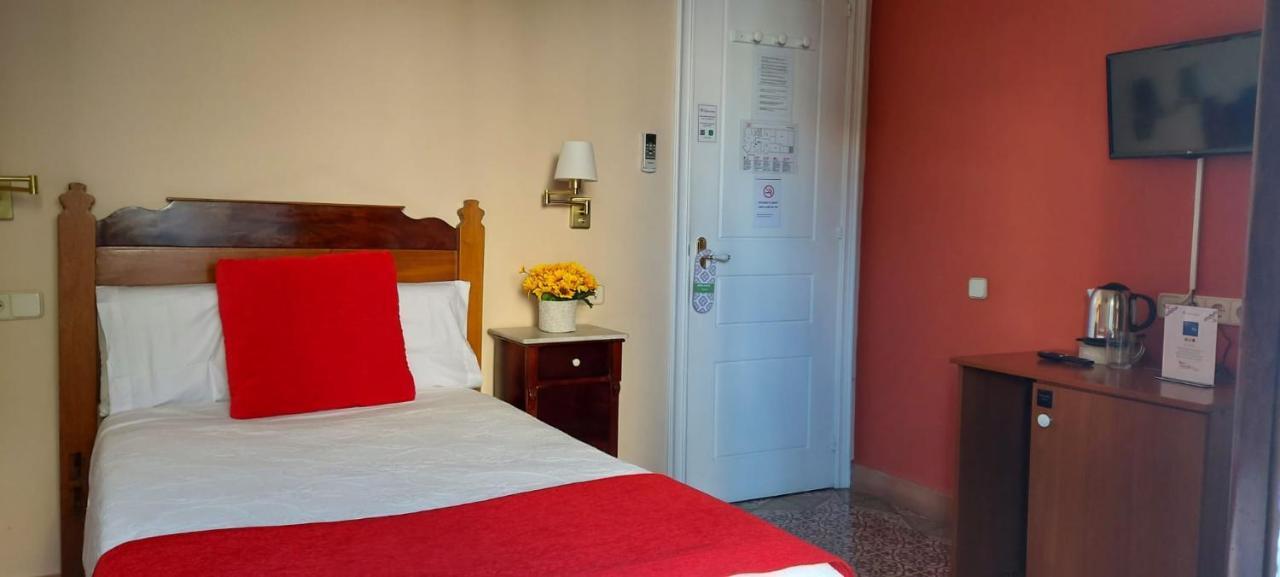 Hotel Noucentista Сиджес Экстерьер фото